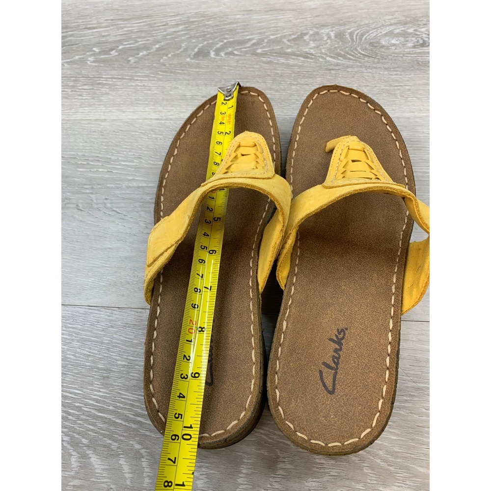 Clarks Women's 8.5 Yellow Leather Thong Wedge Sandals Comfort Casual Shoes - Picture 9 of 11